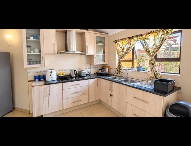 4 BEDROOM HOUSE FOR SALE IN THE REEDS